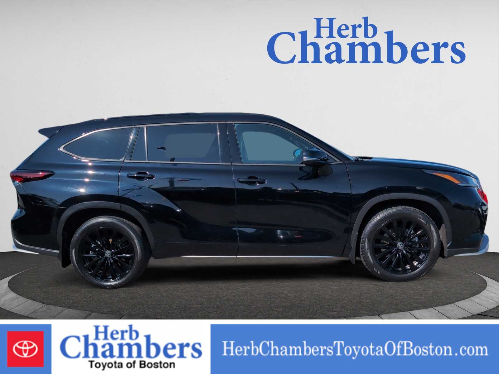 used 2024 Toyota Highlander car, priced at $44,297