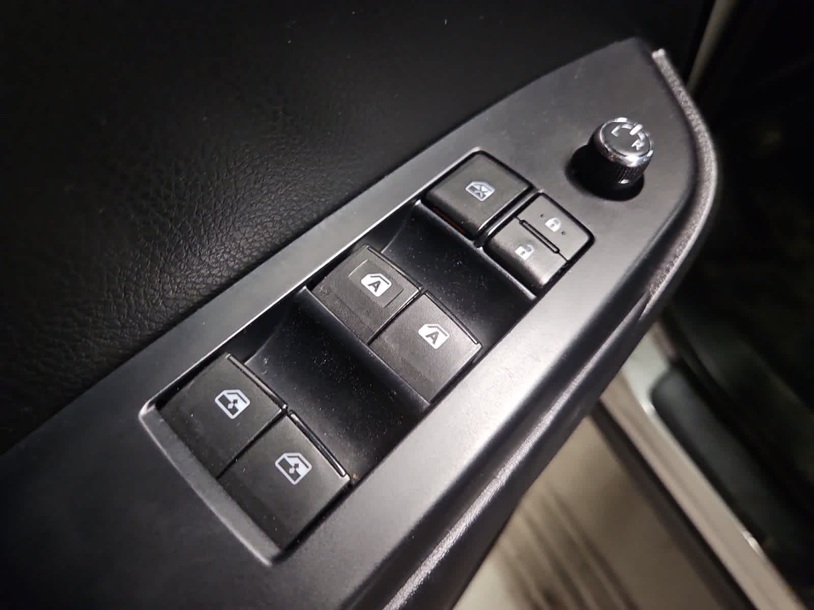 used 2018 Toyota Highlander car, priced at $29,397