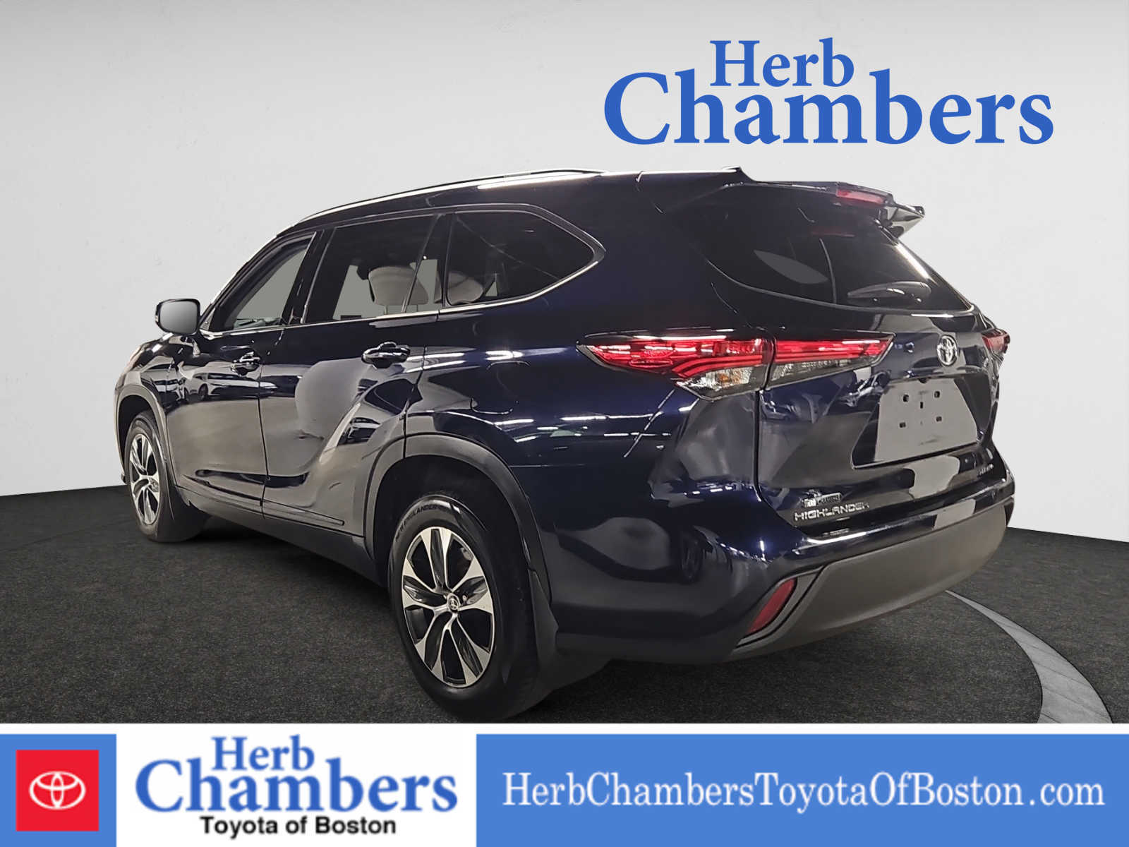 used 2021 Toyota Highlander car, priced at $35,997