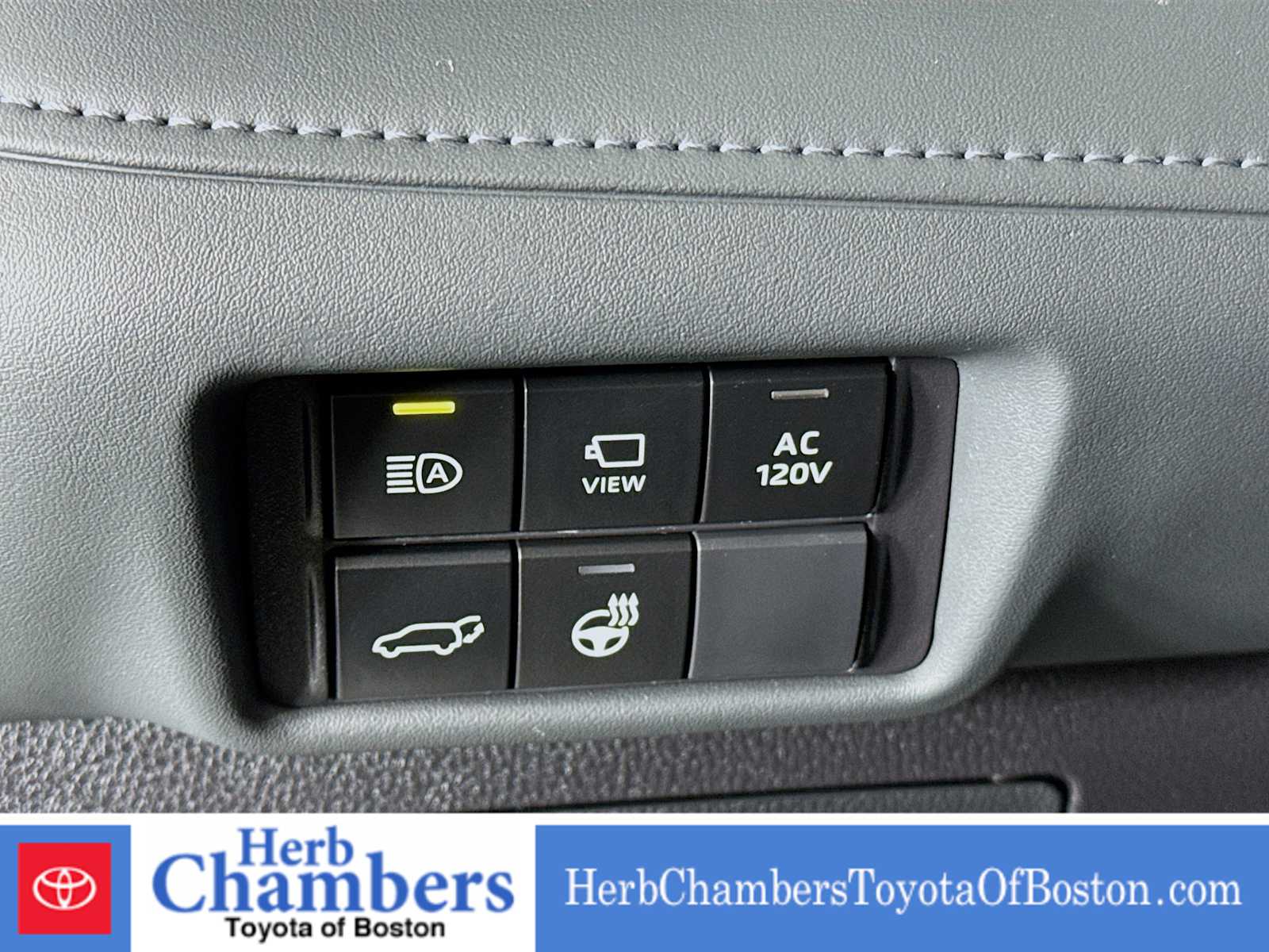 used 2023 Toyota Highlander car, priced at $47,497