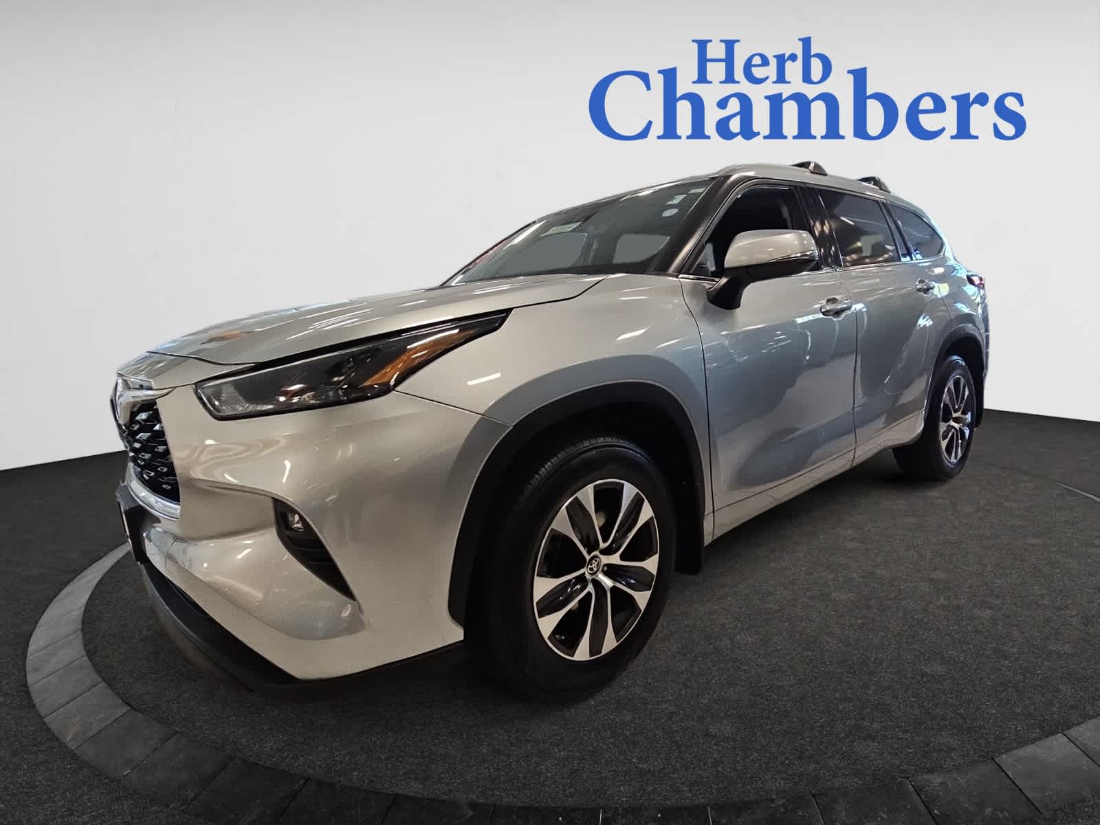 used 2022 Toyota Highlander car, priced at $39,497