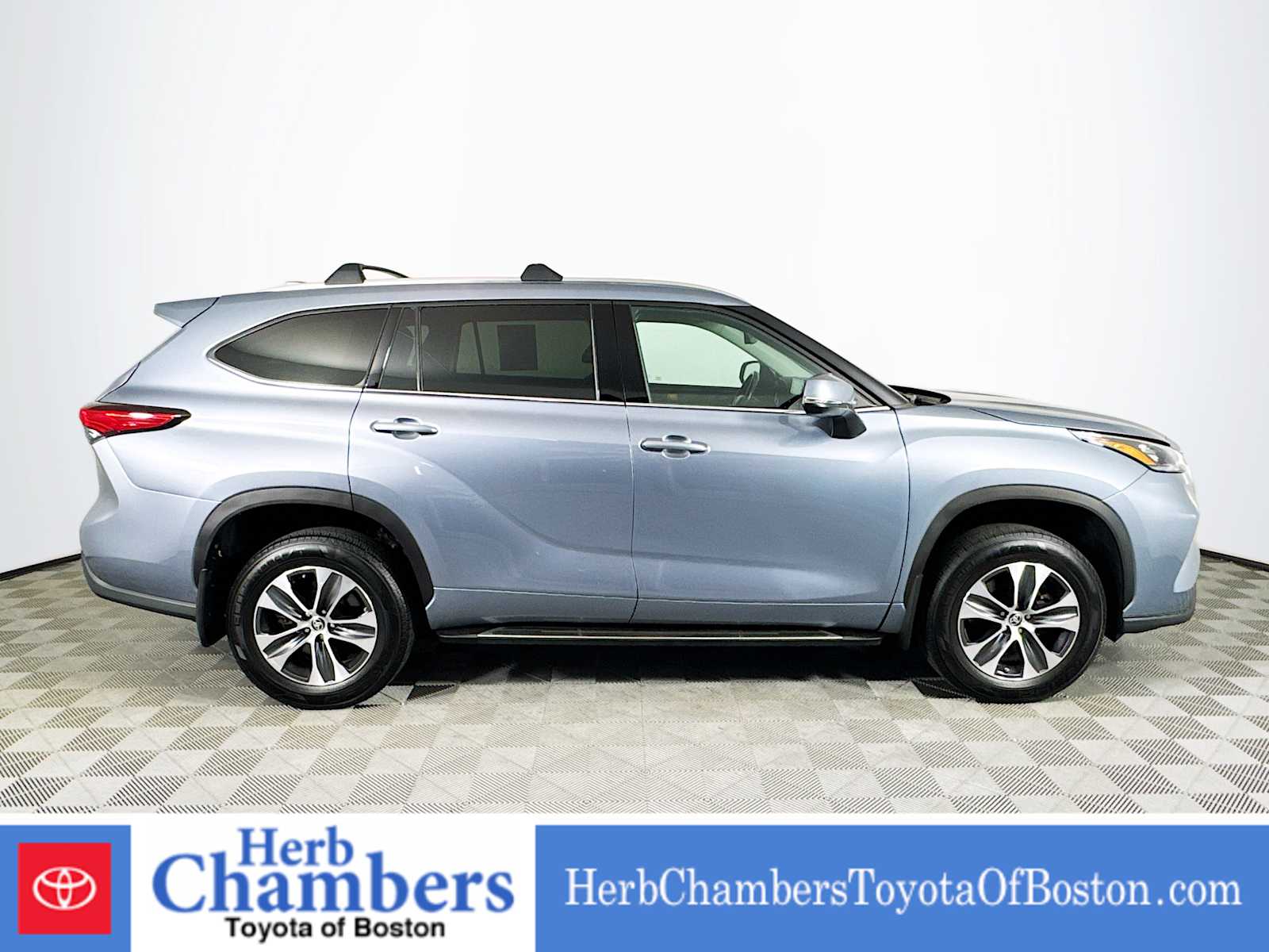 used 2020 Toyota Highlander car, priced at $32,097