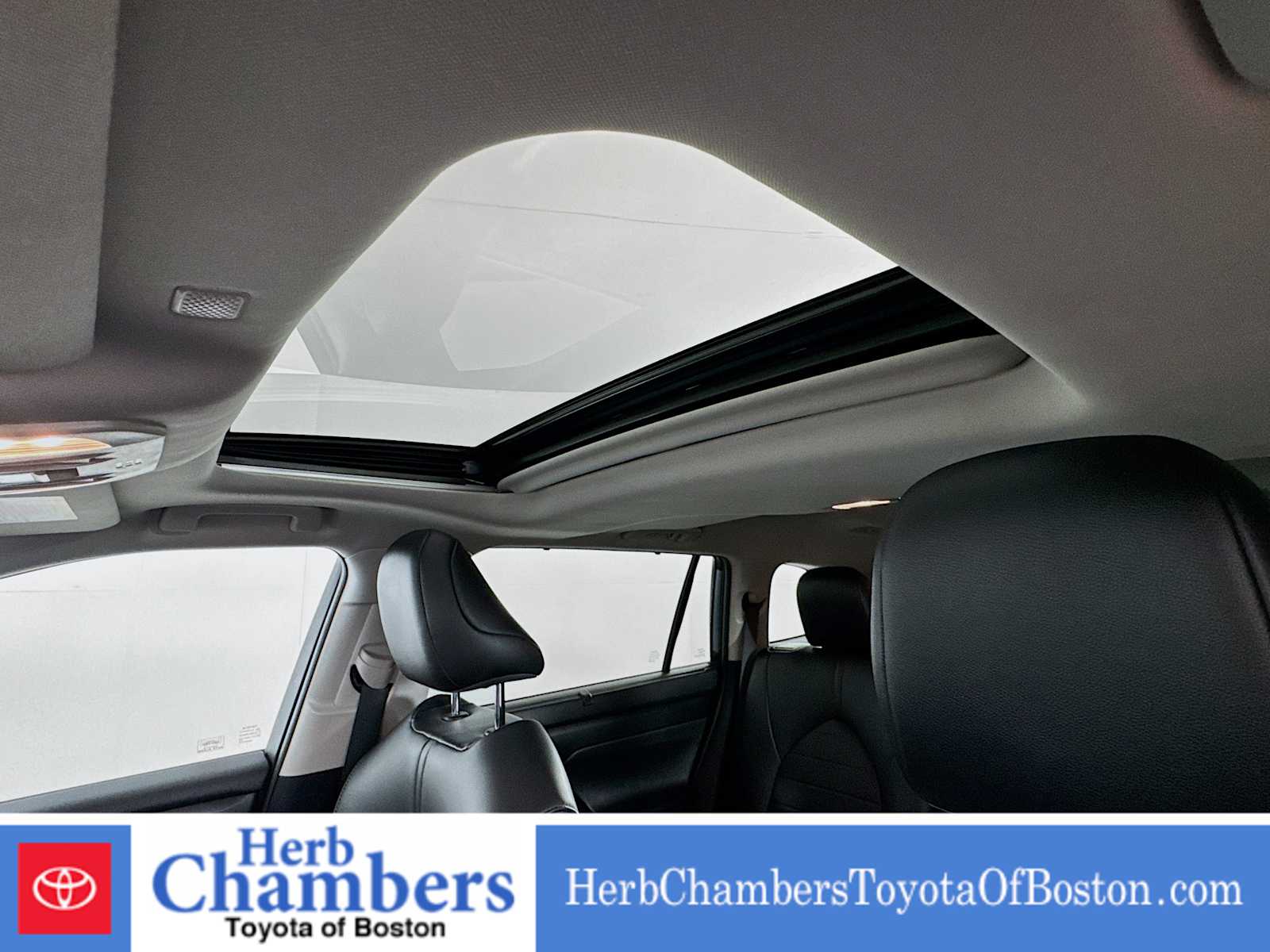 used 2020 Toyota Highlander car, priced at $32,097