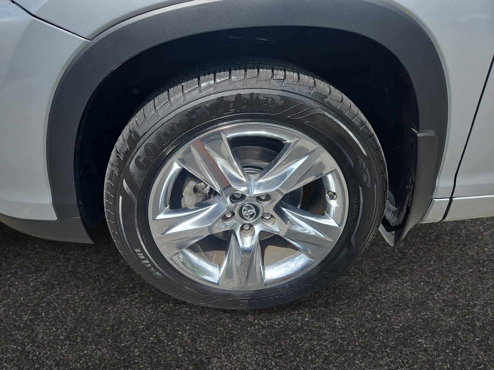 used 2019 Toyota Highlander car, priced at $32,998