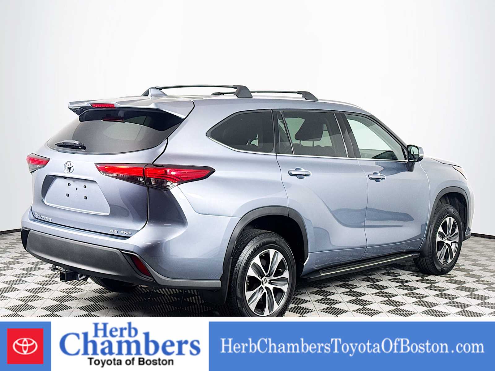 used 2020 Toyota Highlander car, priced at $32,097