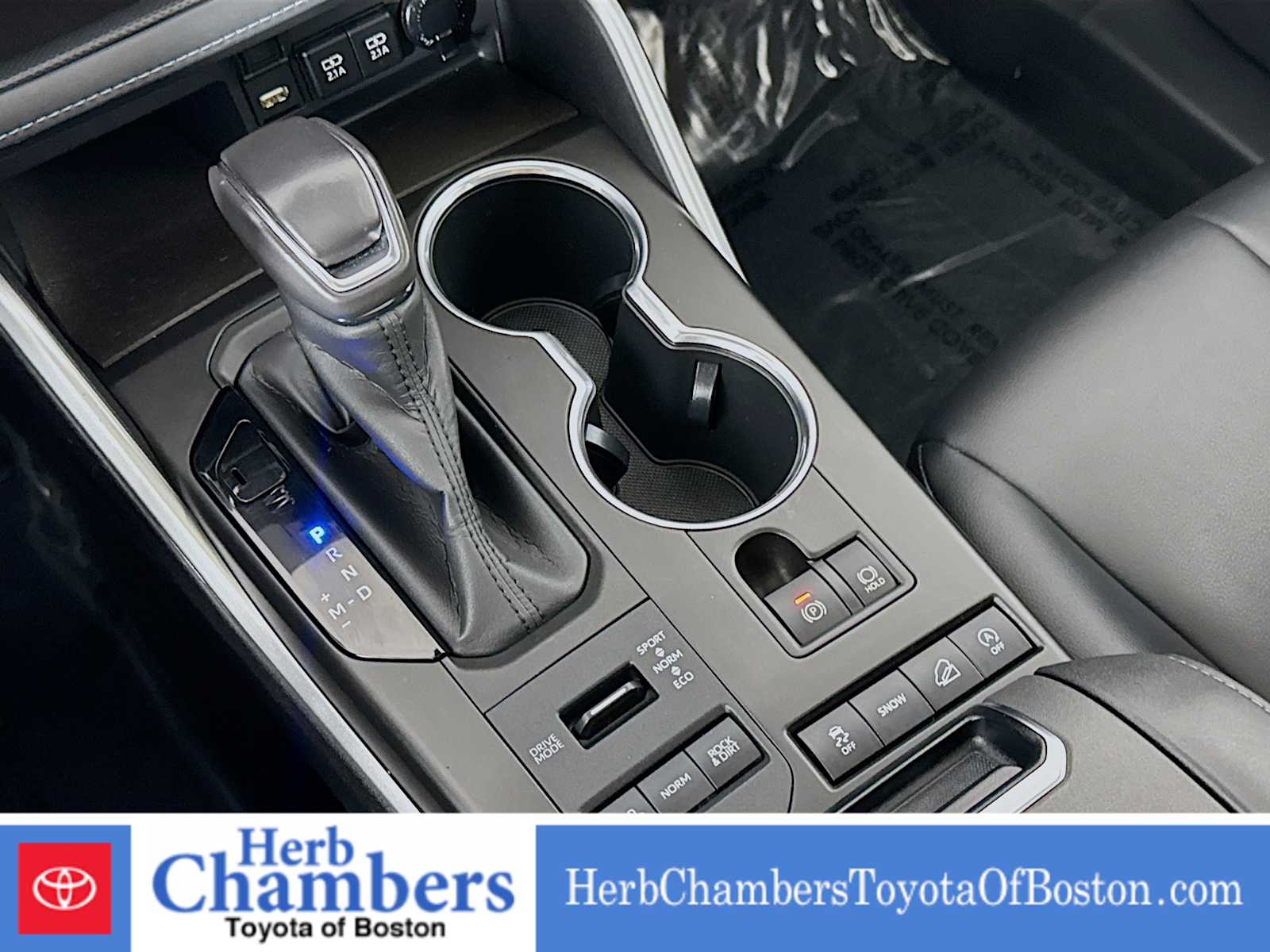 used 2020 Toyota Highlander car, priced at $32,097