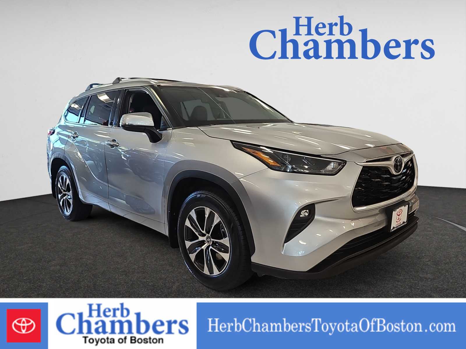 used 2022 Toyota Highlander car, priced at $39,497