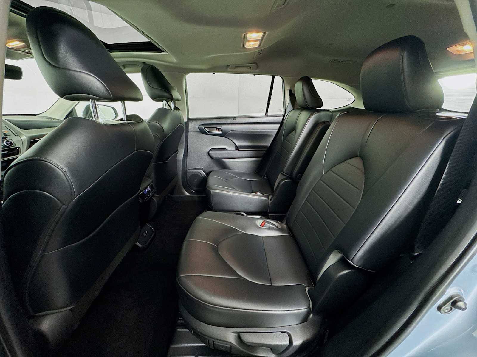used 2020 Toyota Highlander car, priced at $32,497