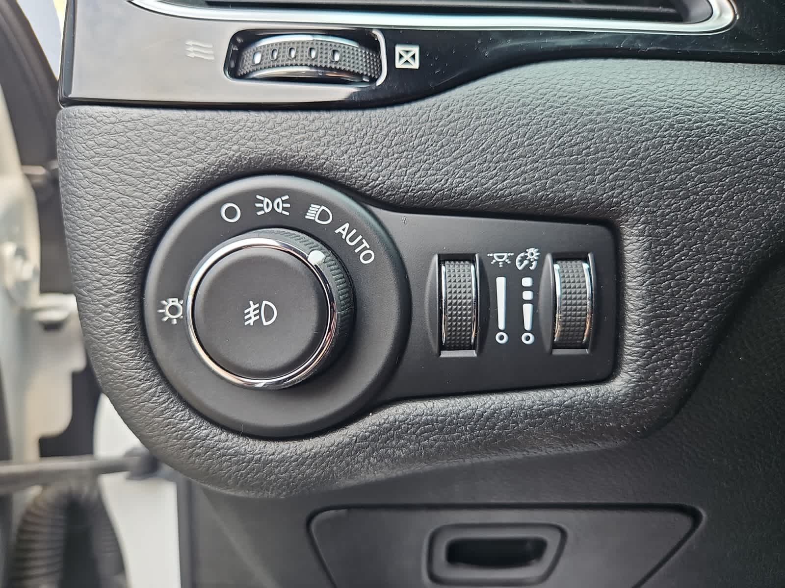 used 2019 Jeep Cherokee car, priced at $14,798