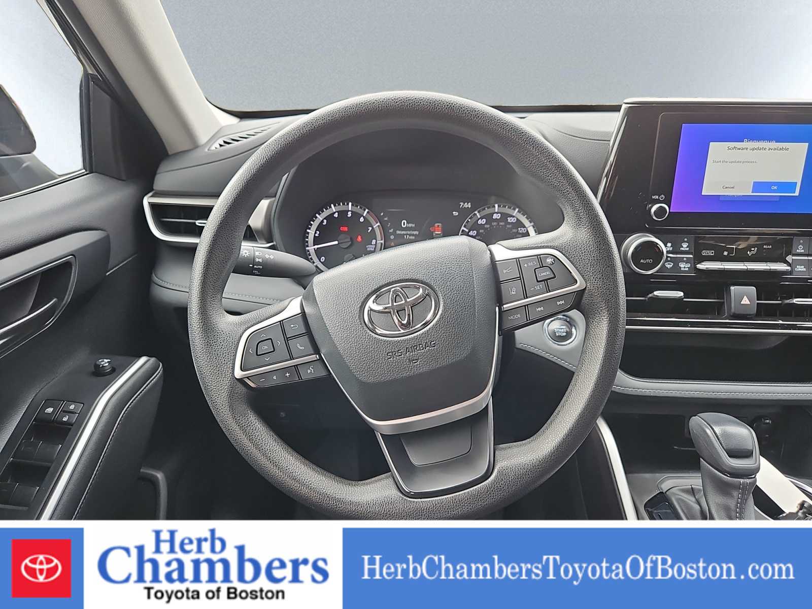 used 2023 Toyota Highlander car, priced at $34,097