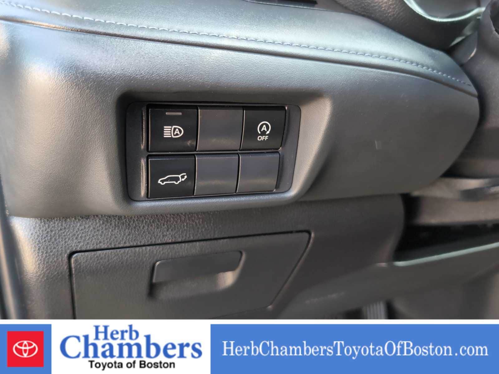 used 2024 Toyota Highlander car, priced at $44,297