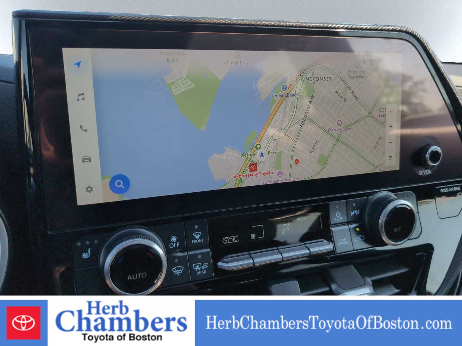 used 2024 Toyota Highlander car, priced at $44,297