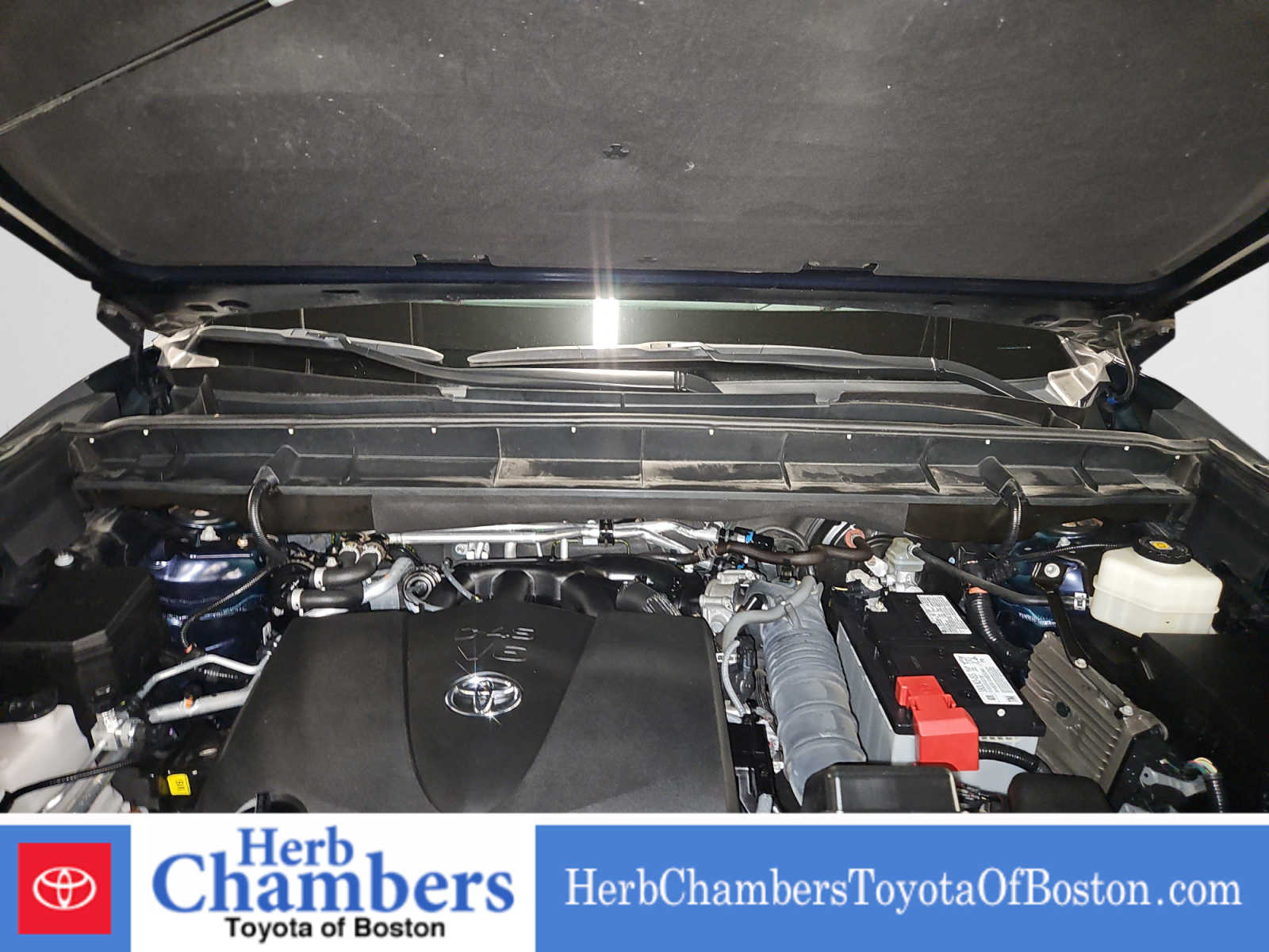 used 2021 Toyota Highlander car, priced at $35,997
