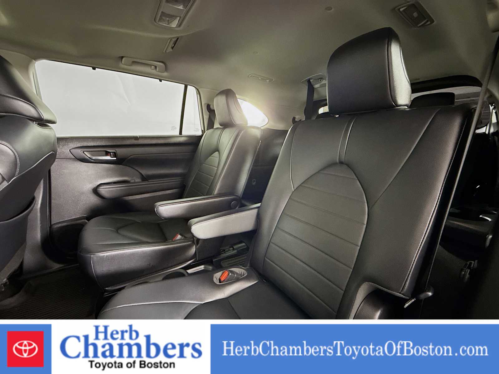 used 2021 Toyota Highlander car, priced at $32,897