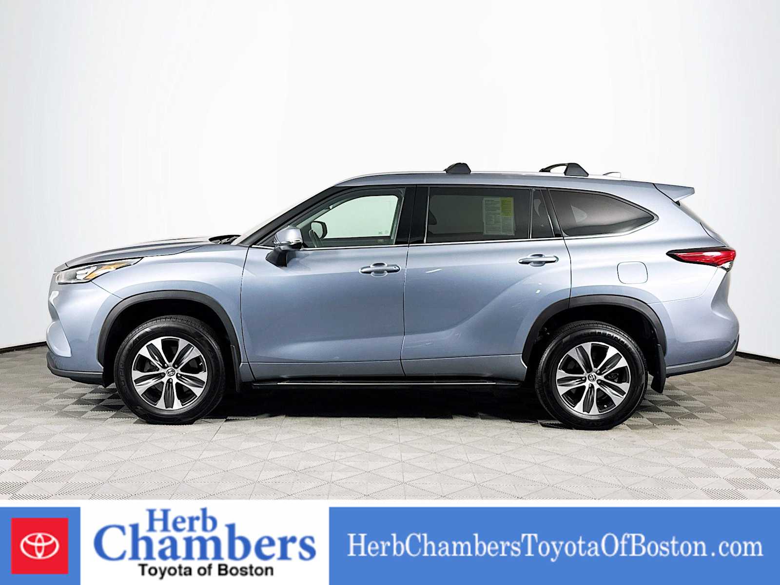 used 2020 Toyota Highlander car, priced at $32,097