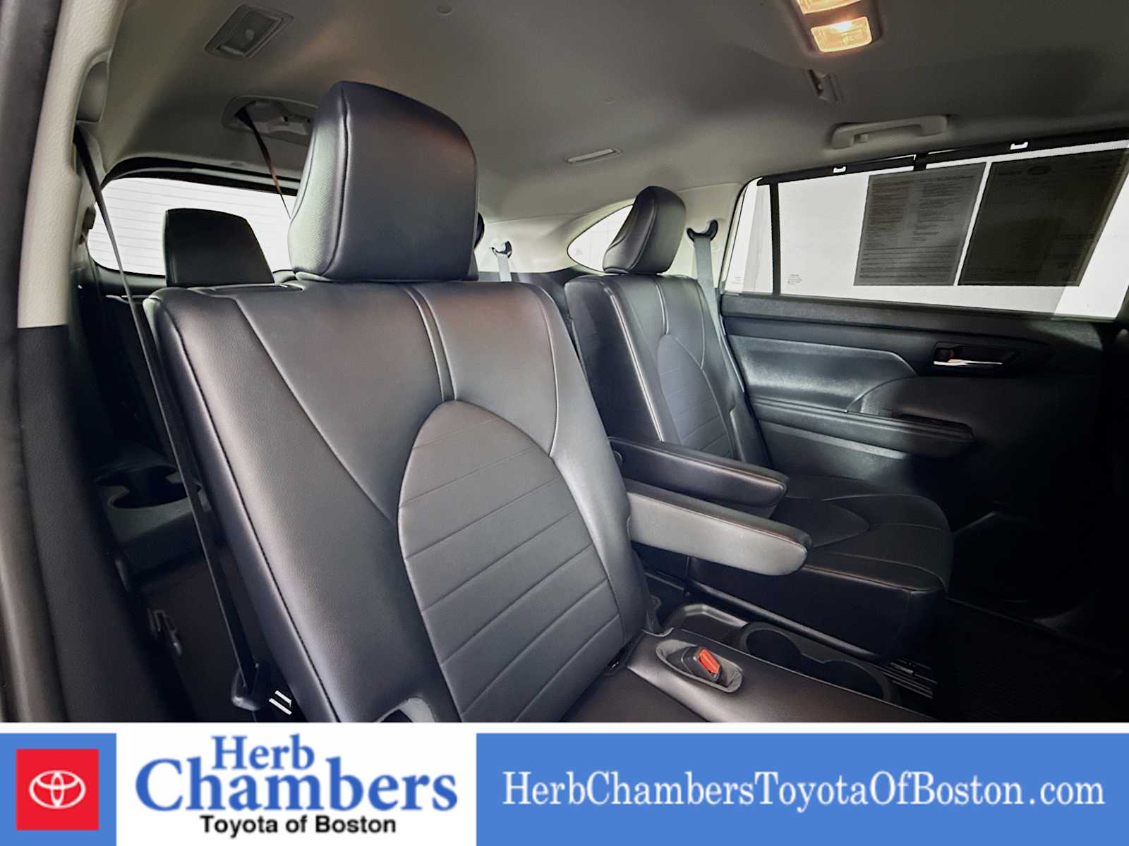used 2021 Toyota Highlander car, priced at $32,897