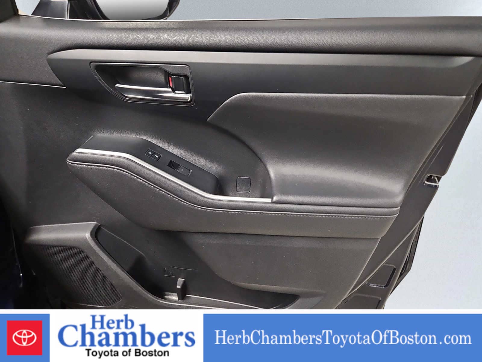 used 2021 Toyota Highlander car, priced at $35,997