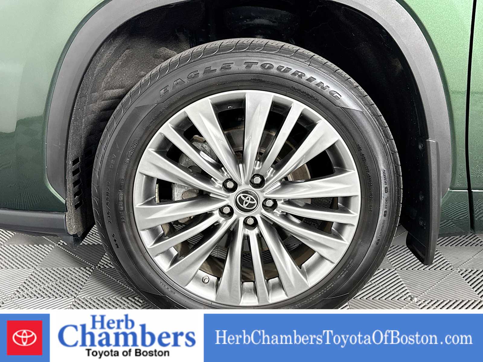 used 2023 Toyota Highlander car, priced at $47,497