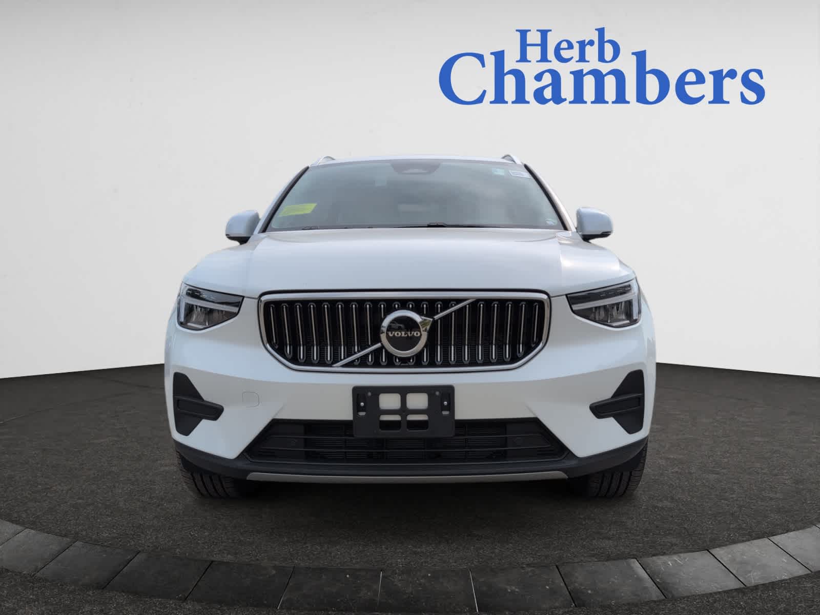 new 2025 Volvo XC40 car, priced at $46,465