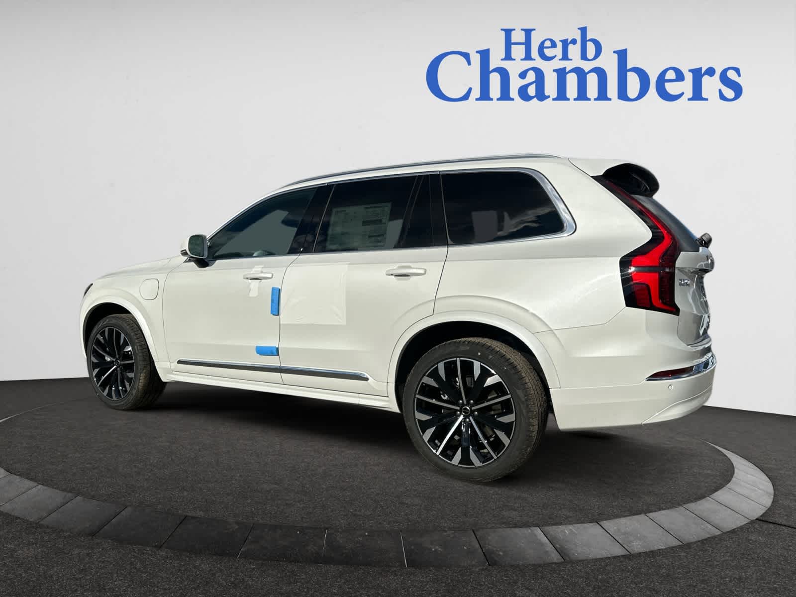 new 2025 Volvo XC90 plug-in hybrid car, priced at $76,755