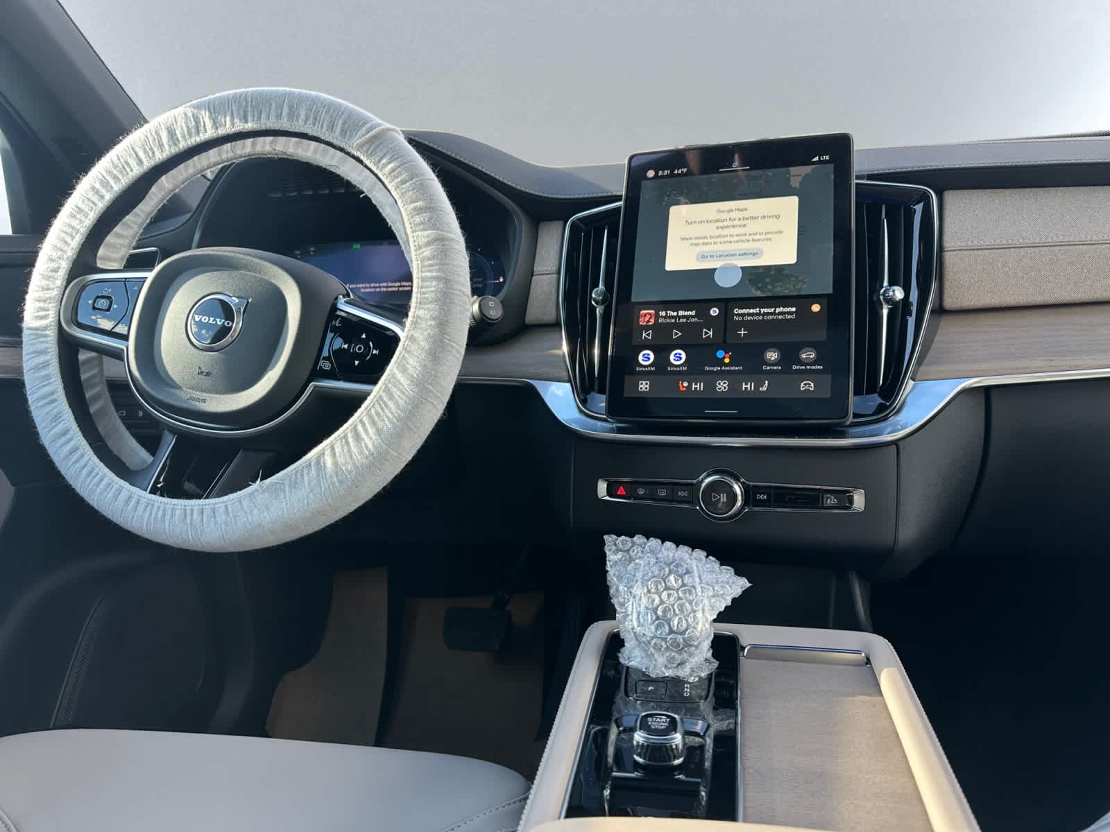 new 2025 Volvo XC90 plug-in hybrid car, priced at $76,755