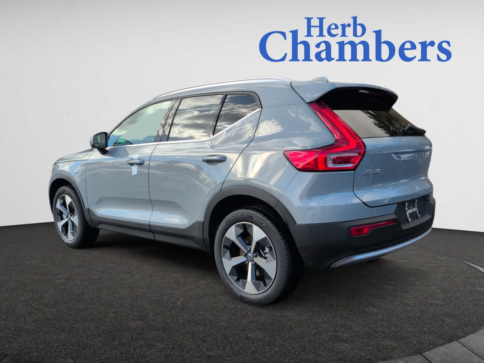 new 2025 Volvo XC40 car, priced at $46,015