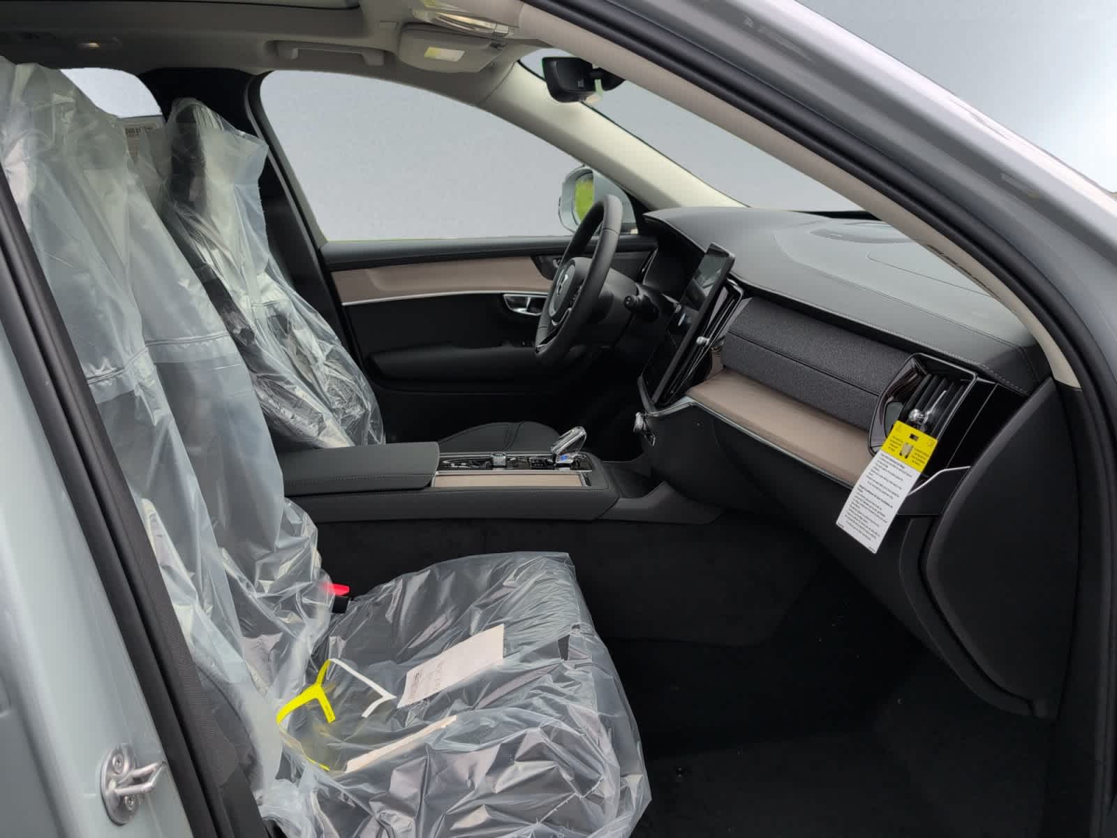 new 2026 Volvo XC90 plug-in hybrid car, priced at $81,875