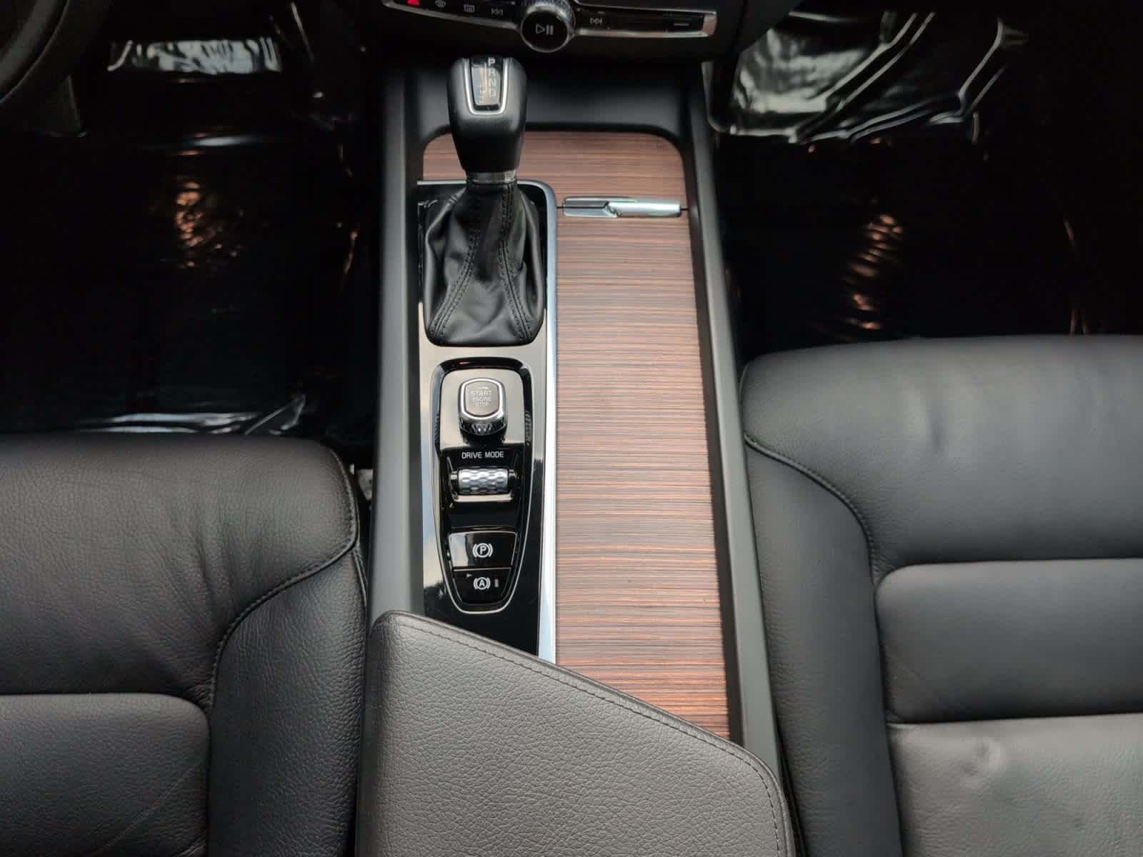 used 2021 Volvo XC60 car, priced at $27,498