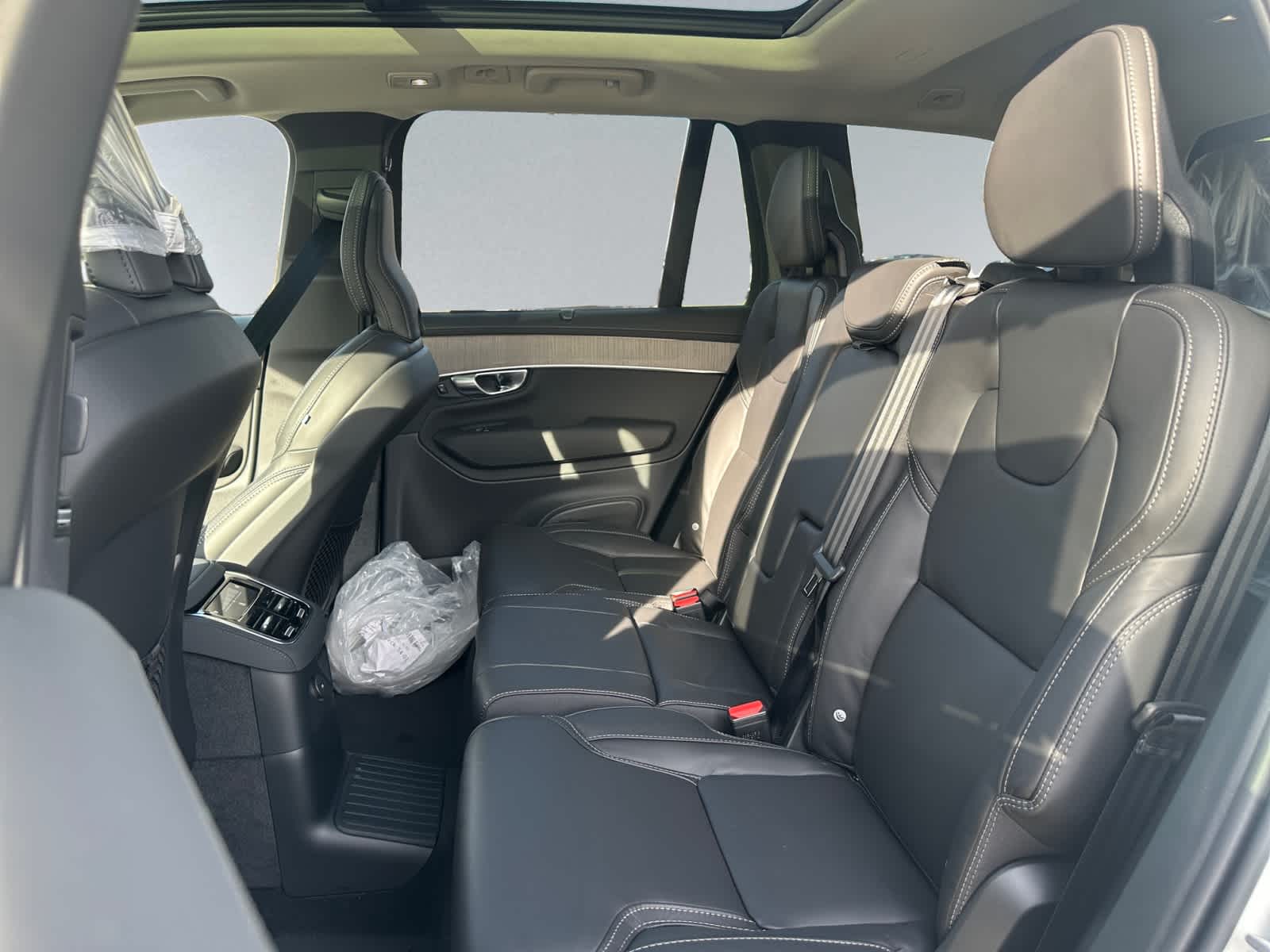 new 2025 Volvo XC90 plug-in hybrid car, priced at $81,995