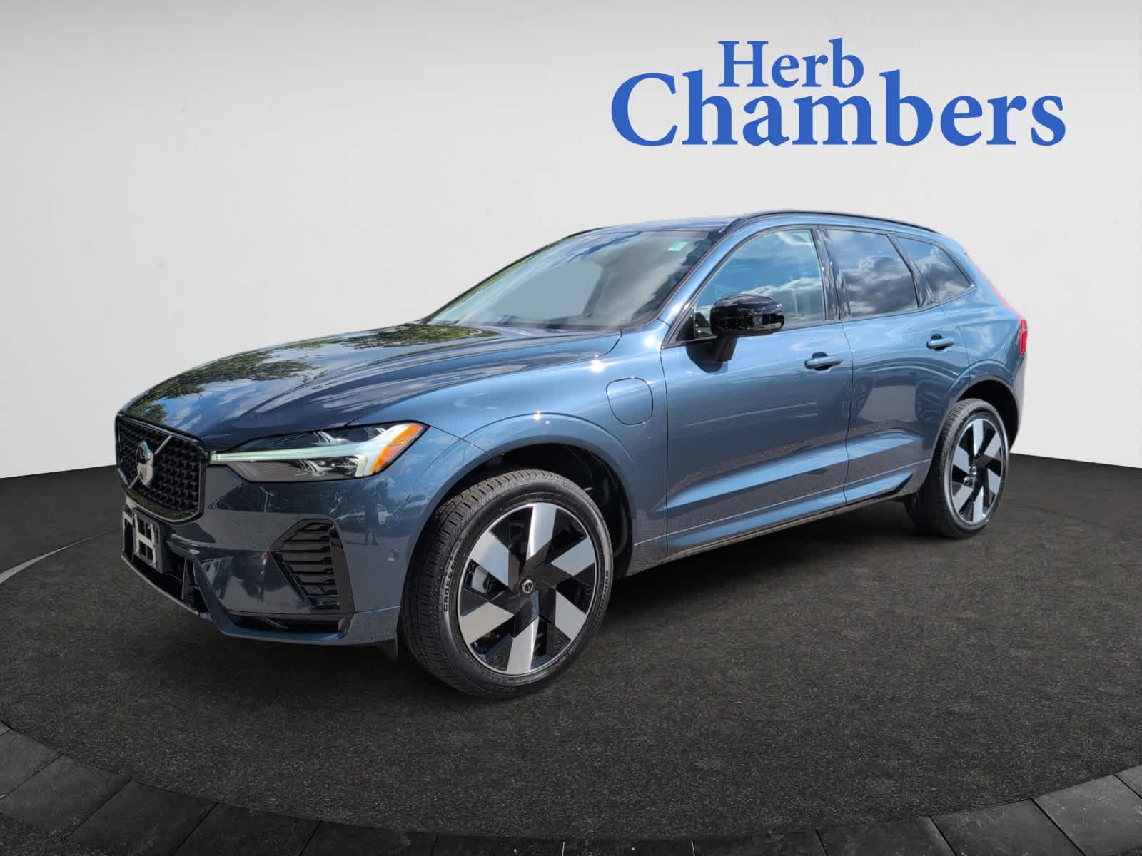 used 2025 Volvo XC60 plug-in hybrid car, priced at $54,998