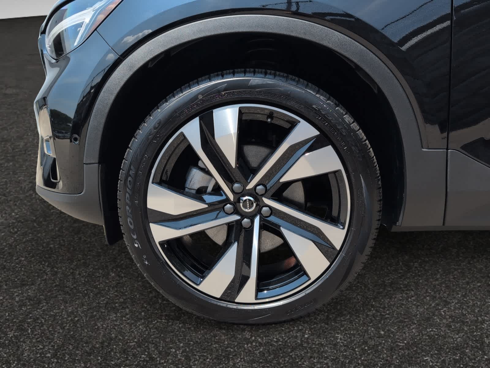 used 2024 Volvo XC40 B5 A ULT car, priced at $43,998