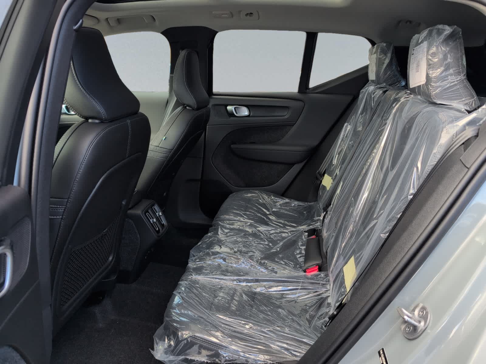 new 2025 Volvo XC40 car, priced at $46,015