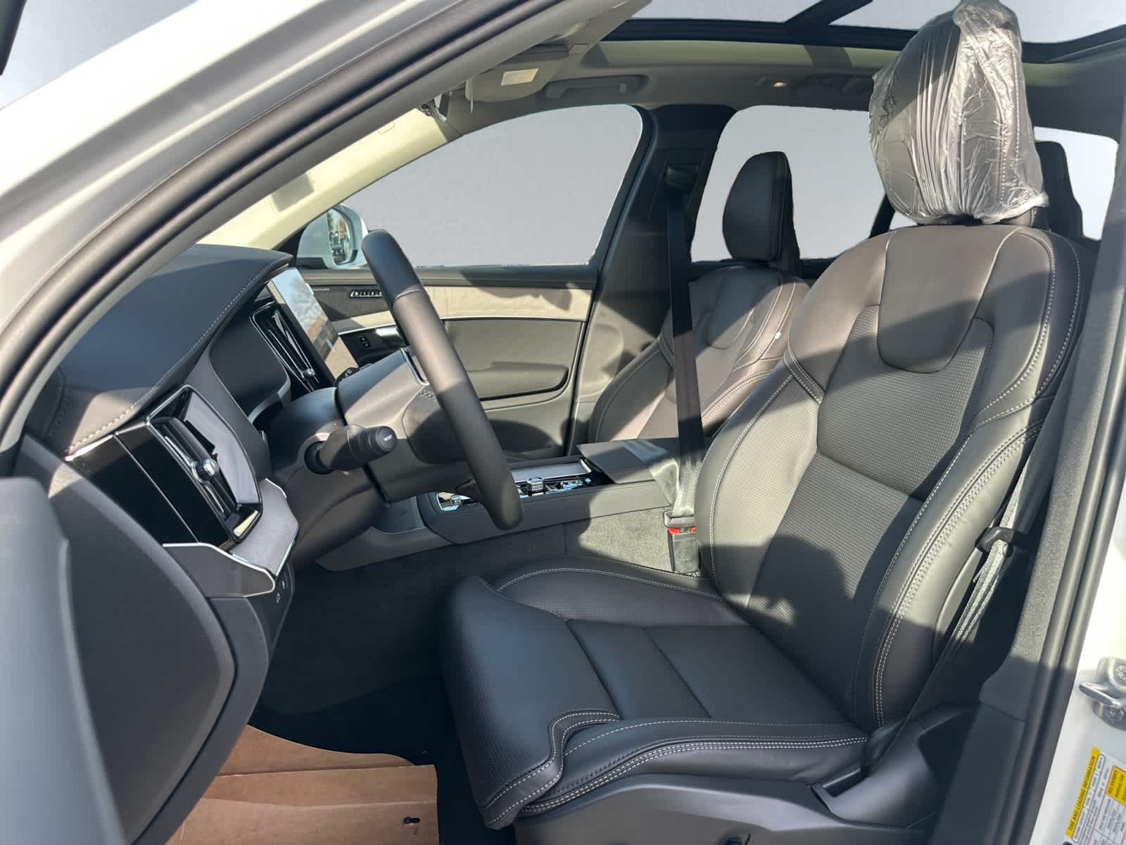 new 2025 Volvo XC90 plug-in hybrid car, priced at $81,995