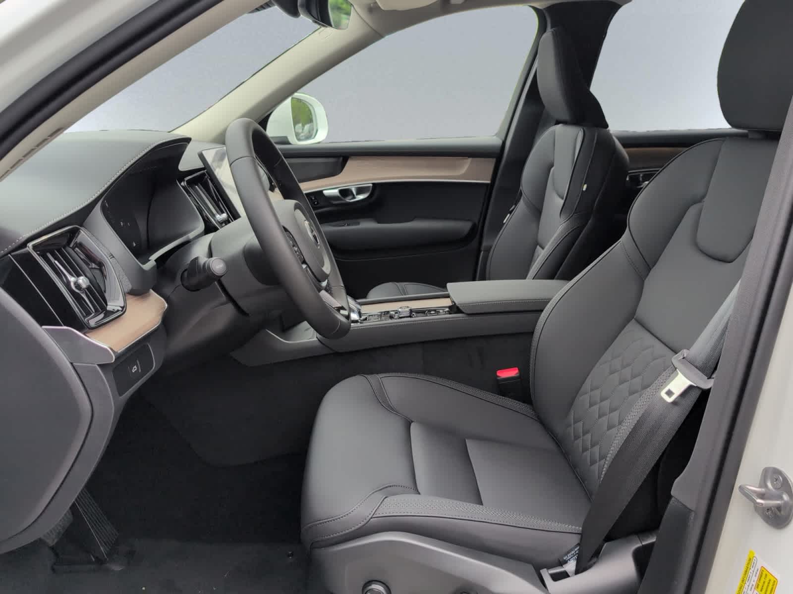 new 2025 Volvo XC90 car, priced at $69,155