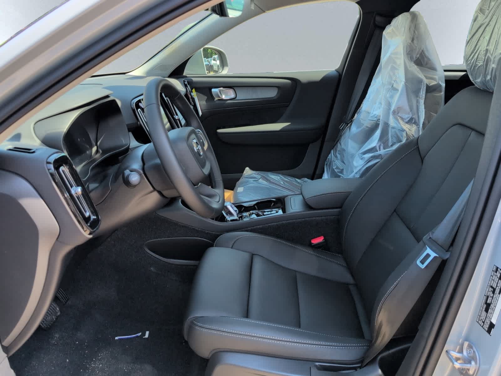 new 2025 Volvo XC40 car, priced at $49,810