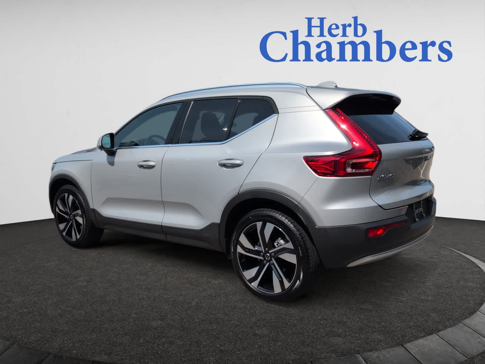 used 2024 Volvo XC40 B5 A ULT car, priced at $42,998