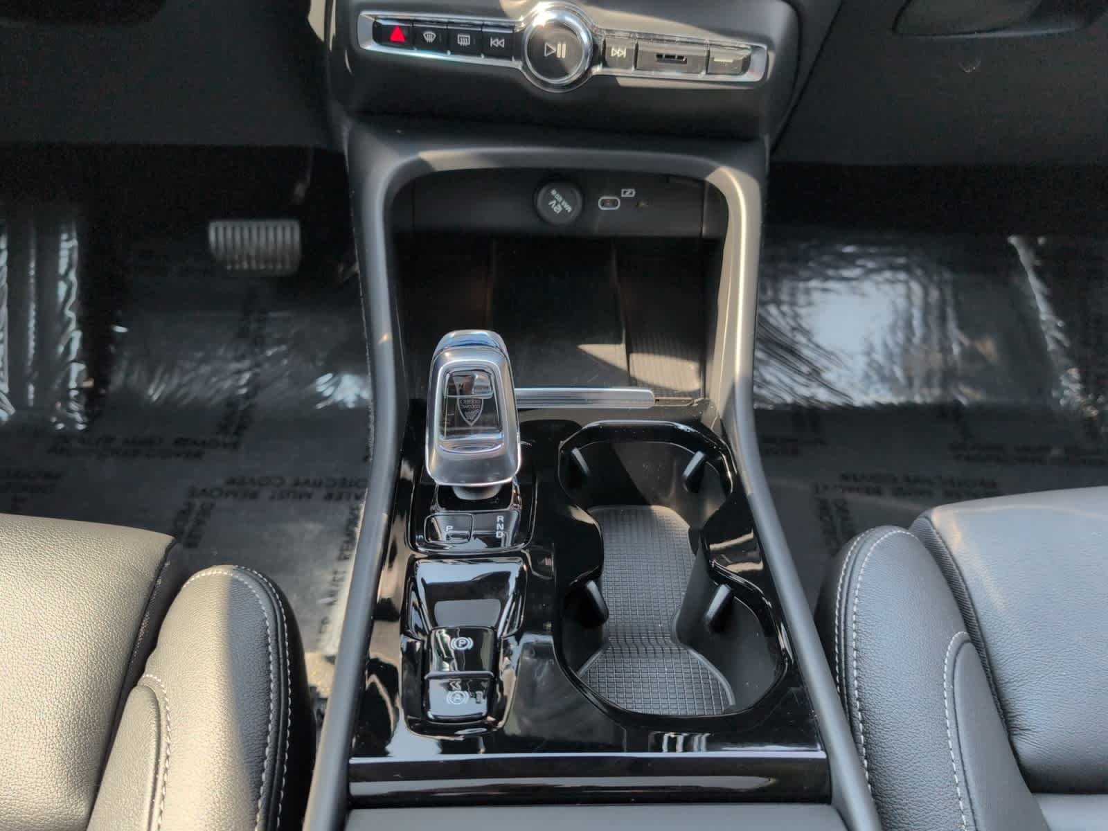 used 2024 Volvo XC40 B5 A ULT car, priced at $42,998