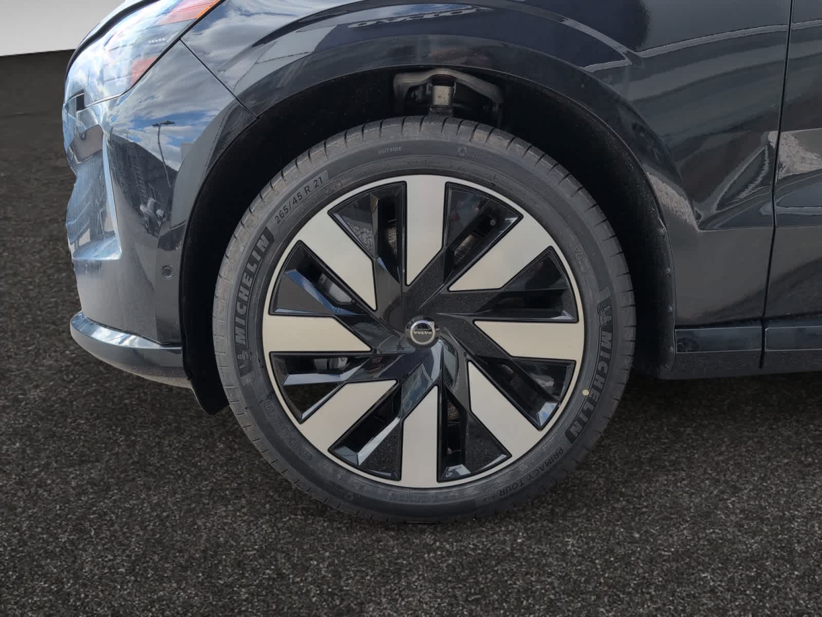 new 2025 Volvo EX90 car, priced at $85,640