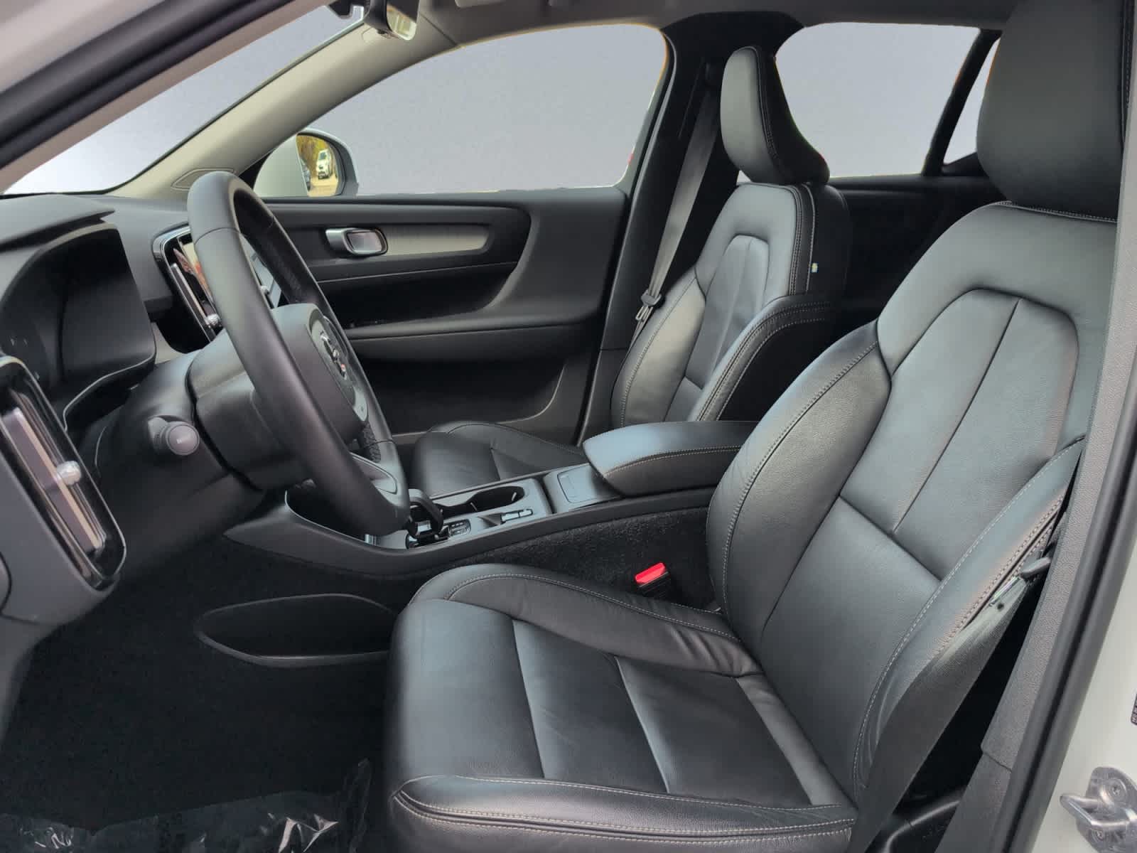 used 2023 Volvo XC40 car, priced at $26,998