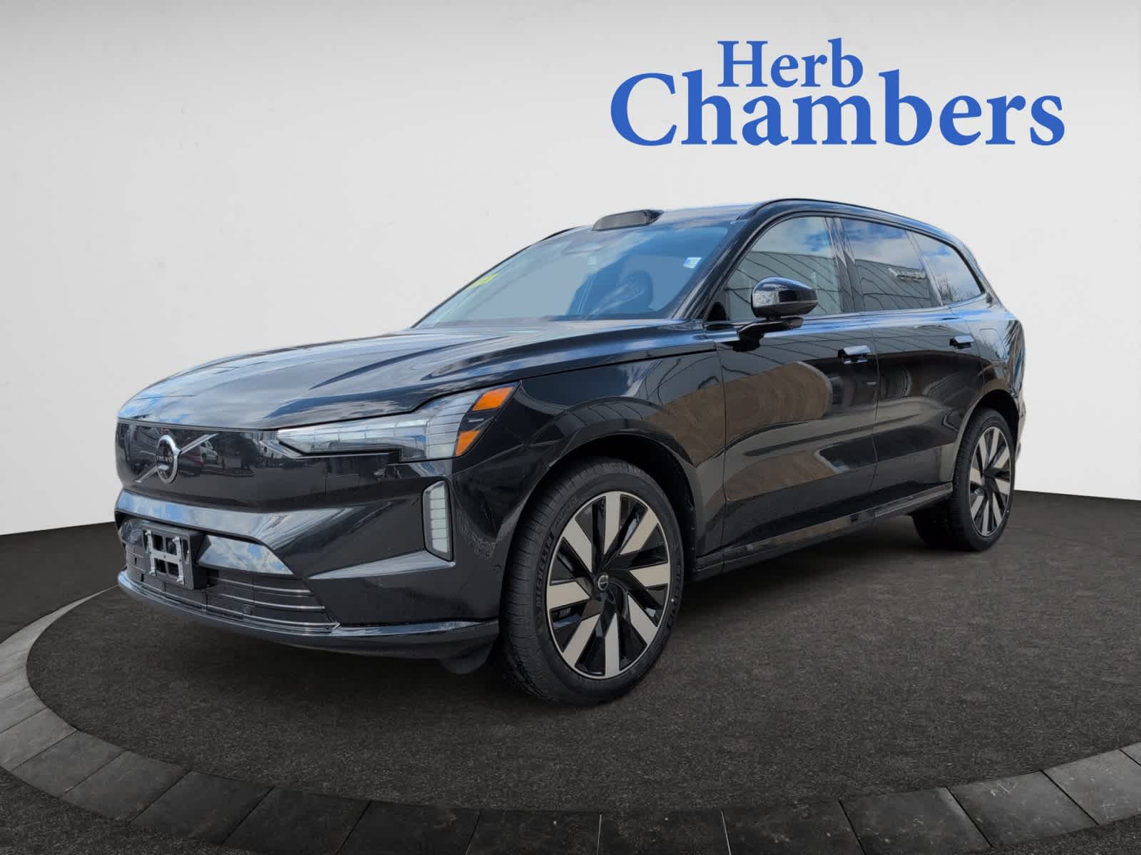 new 2025 Volvo EX90 car, priced at $85,640