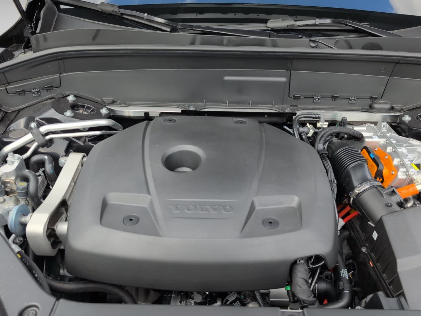 new 2025 Volvo XC90 plug-in hybrid car, priced at $78,805