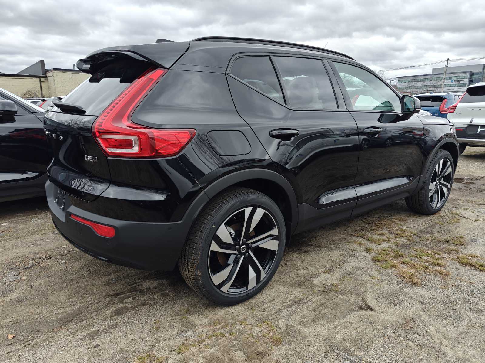 used 2024 Volvo XC40 B5 A ULT car, priced at $43,998