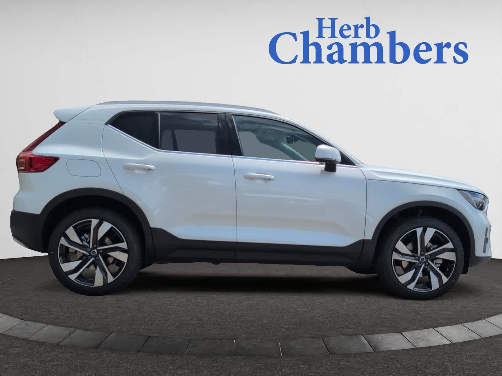 new 2025 Volvo XC40 car, priced at $52,235
