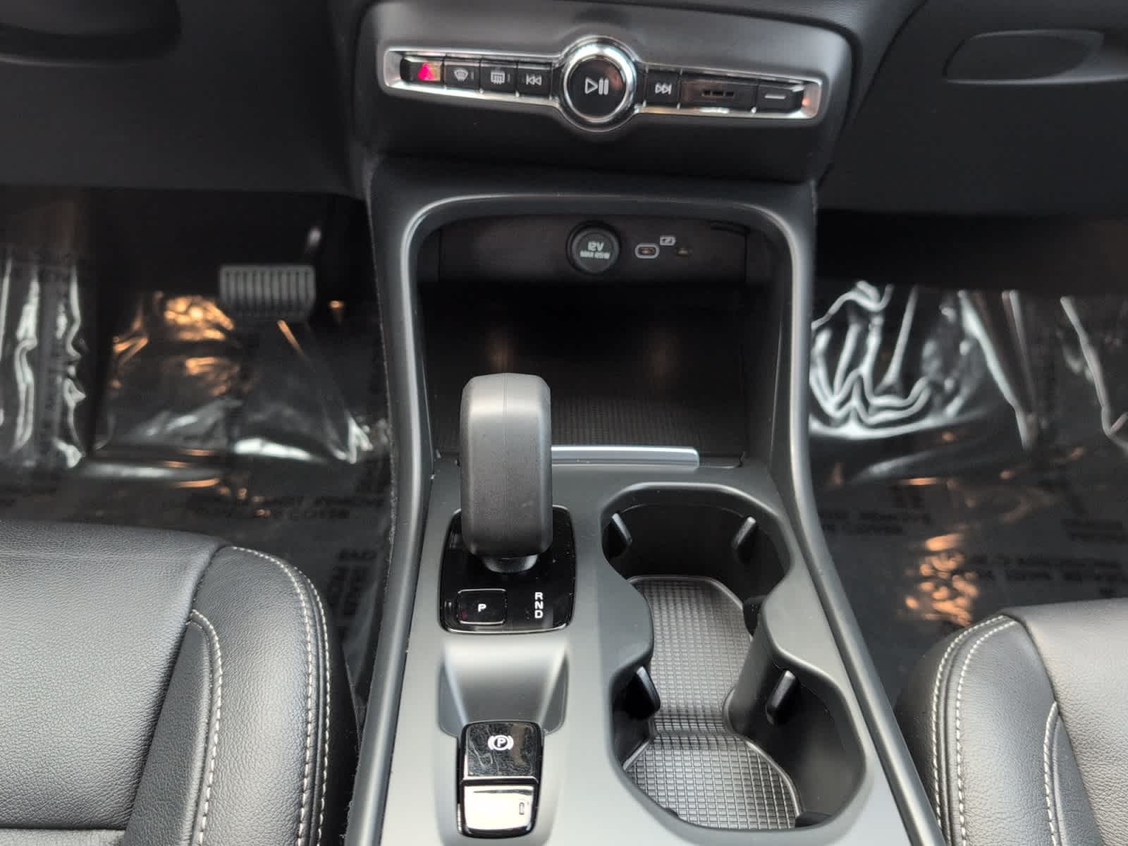 used 2023 Volvo XC40 car, priced at $26,998