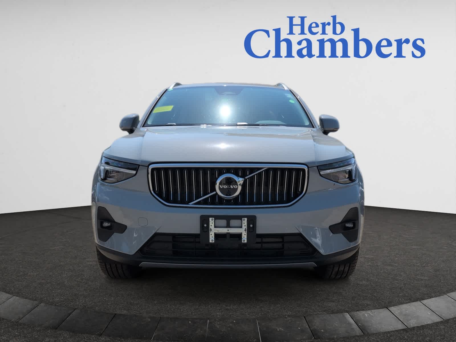 new 2025 Volvo XC40 car, priced at $49,810