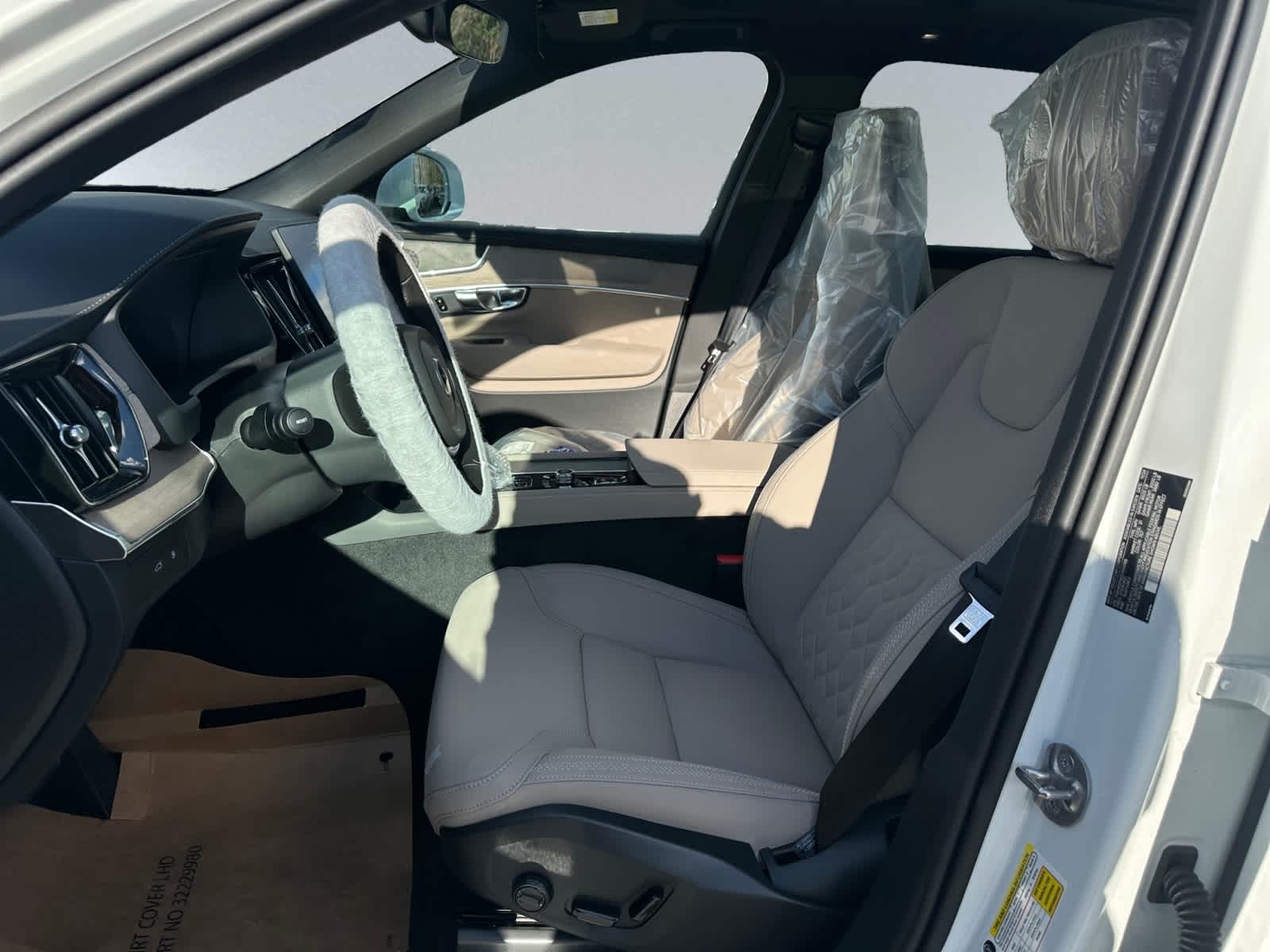 new 2025 Volvo XC90 plug-in hybrid car, priced at $76,755