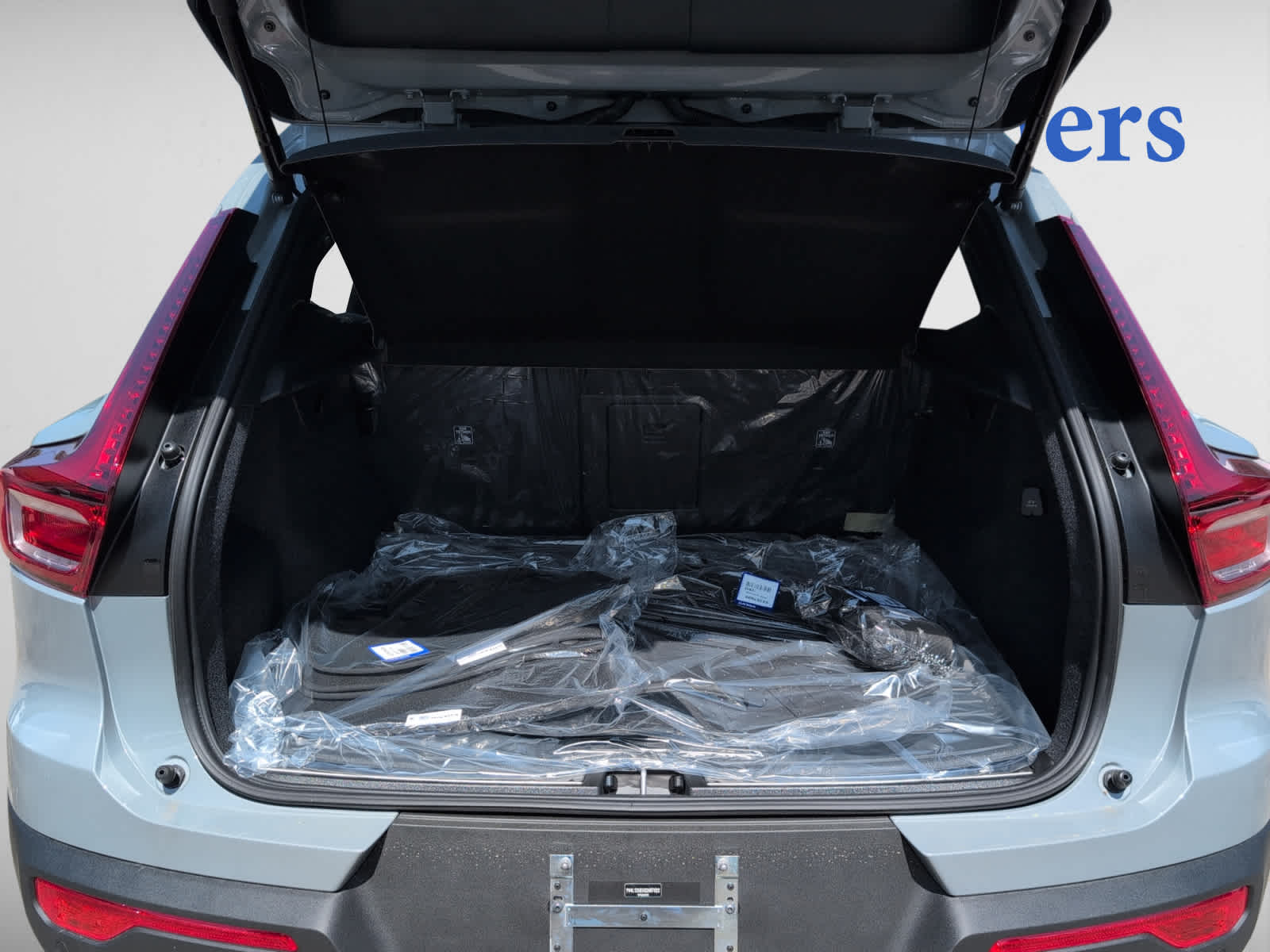 new 2025 Volvo XC40 car, priced at $49,810