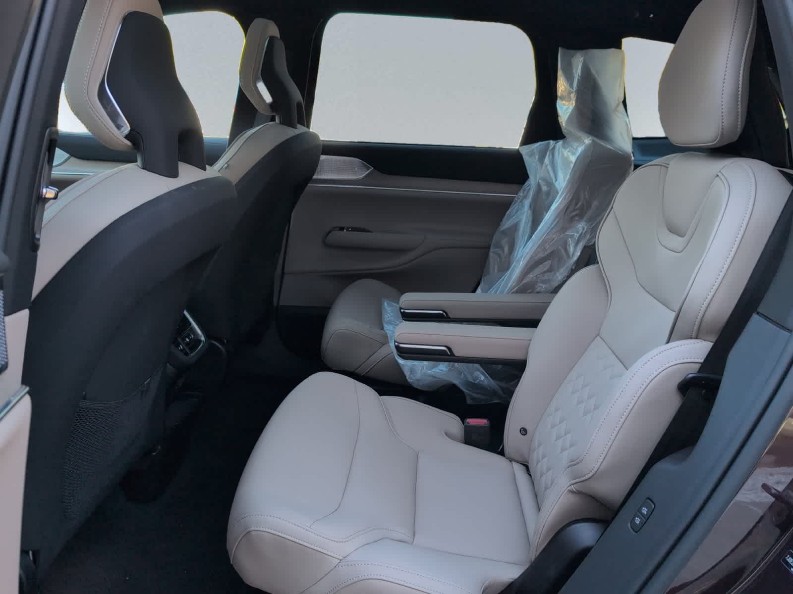 new 2025 Volvo EX90 car, priced at $95,140