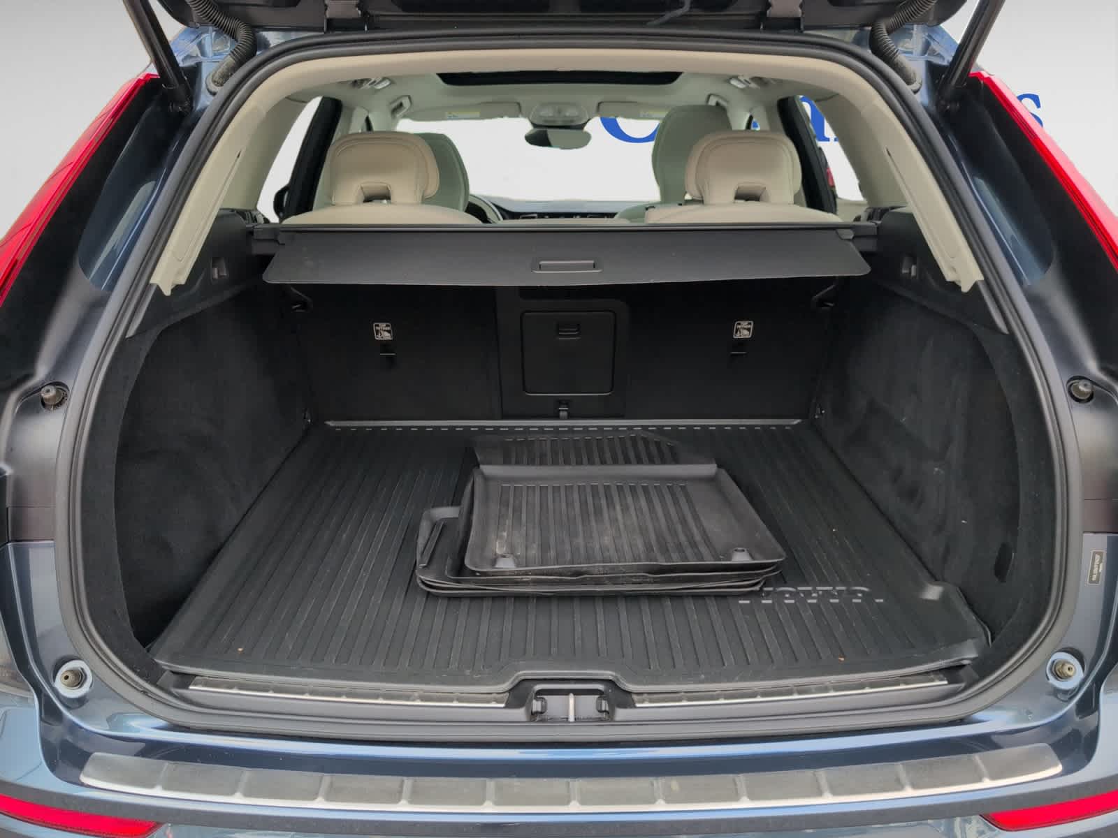 used 2023 Volvo XC60 car, priced at $38,998