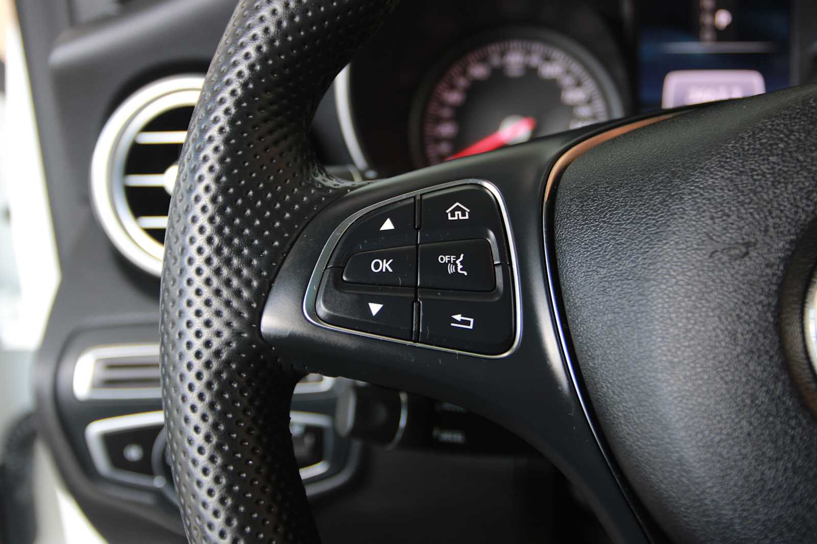 used 2019 Mercedes-Benz GLC 300 car, priced at $24,998